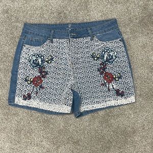 New York & Company Denim Shorts Size 10, NWOT